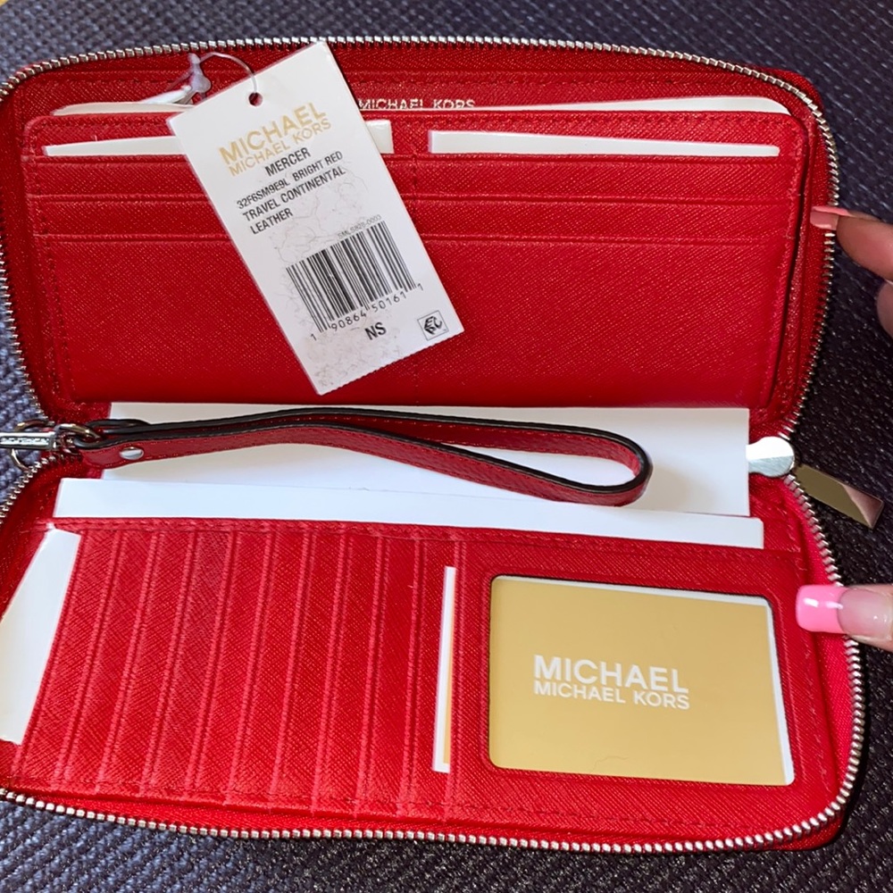Travel Continental leather wallet